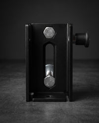 Anclaje Rack de frente, con la ranura de regulacion visible